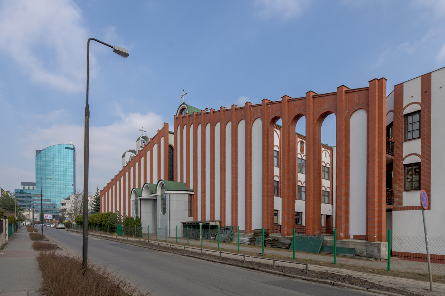 Zdjęcie architektury budynku Kościół Sanktuarium Matki Bożej Królowej Polskich Męczenników